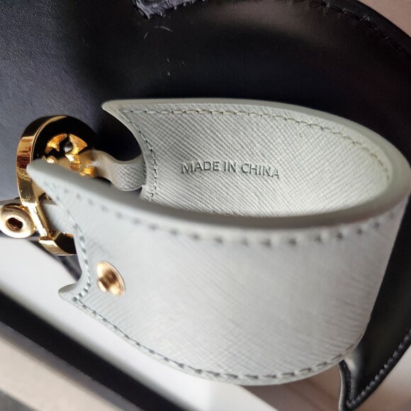 🎁 Tory Burch Light Blue-Gray Leather Logo Bracelet - Picture 9 of 13